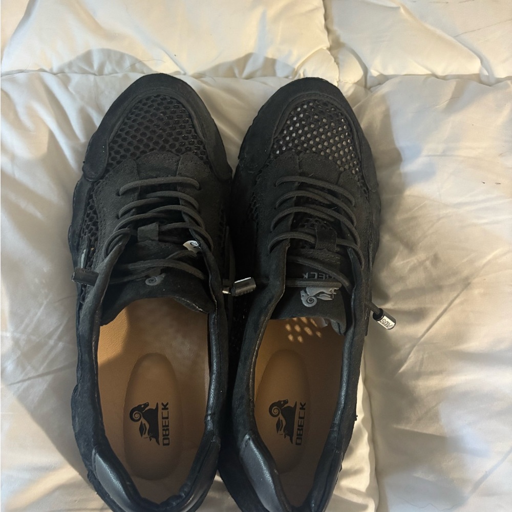 Dbeck shoes, with breathable black mesh